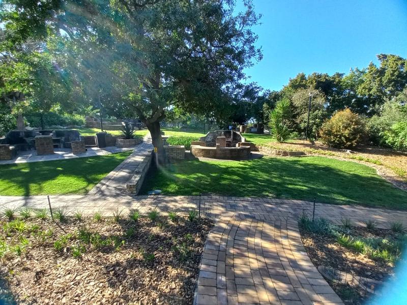 2 Bedroom Property for Sale in Loevenstein Western Cape